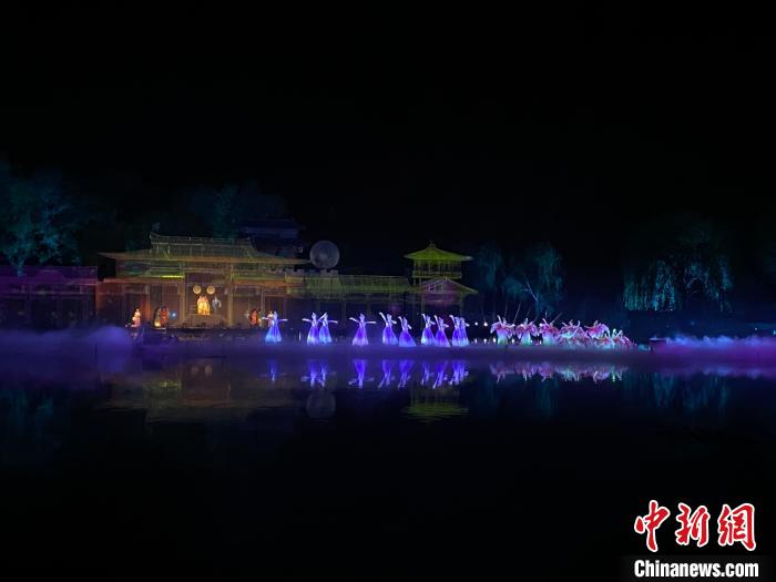 開幕式現場?！±蠲鬈?攝